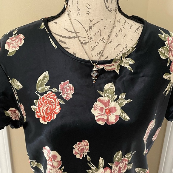 RJ Stevens Woman| Gorgeous Black & Red Roses Satiny Finish Fit & Flair Dress - Picture 2 of 8